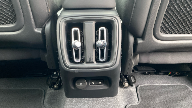 Volvo XC40 2.0 B3P Ultimate Dark 5dr Auto Petrol Estate